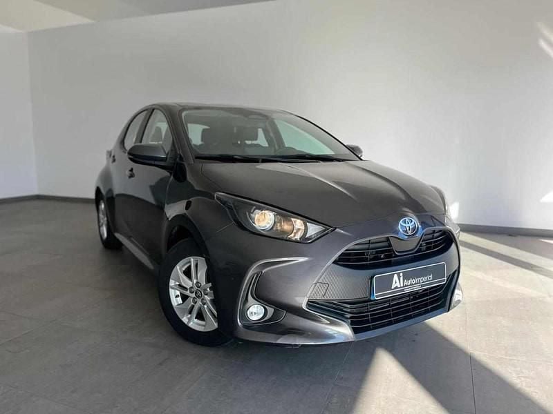 Cinzento Usado 2024 Toyota Yaris | € 25.150 (Preço justo) - Imagem 1/4