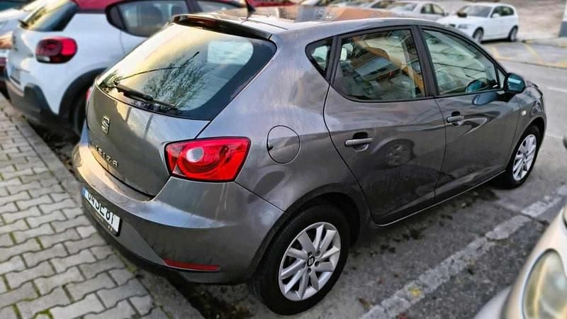 Usado Seat Ibiza 75 HP (55 kW) 2016 Cinzento Citadino