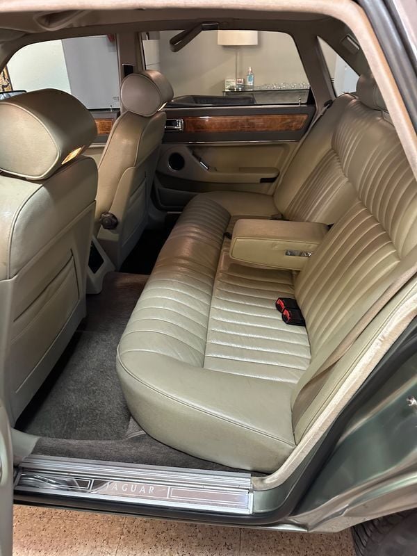 Usado Jaguar XJ 224 HP (164 kW) 1990 Verde escuro Sedan