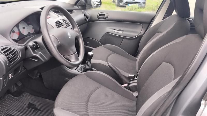 Usado Peugeot 206 68 HP (50 kW) 2009 Cinzento