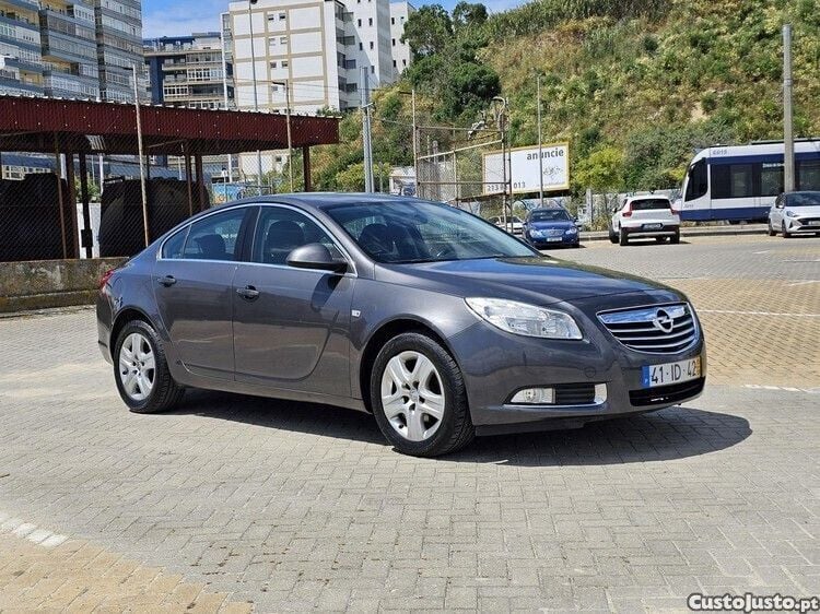 Castanho Usado 2009 Opel Insignia Sedan | € 7.900 (Preço justo) - Imagem 1/1