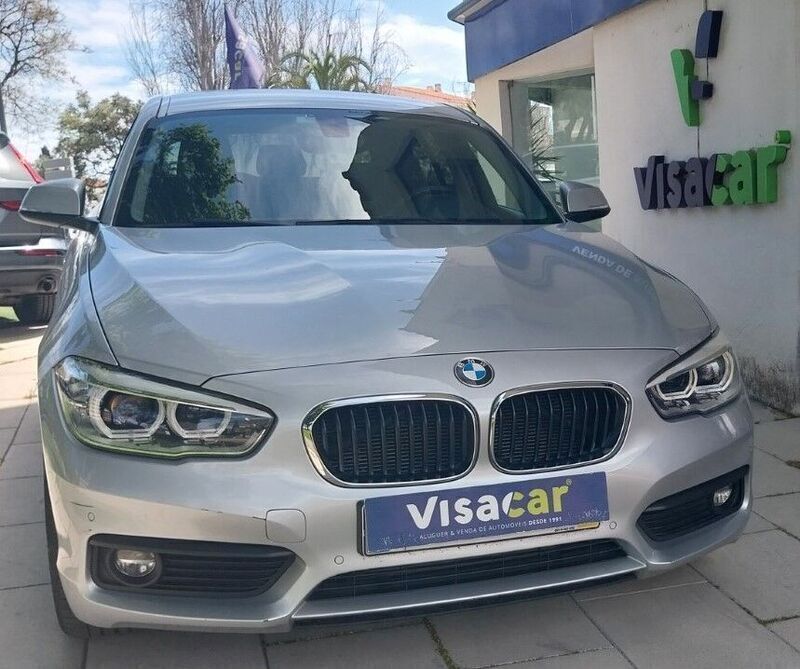 Cinza Usado 2018 BMW 116 Citadino | € 21.850 - Imagem 1/4