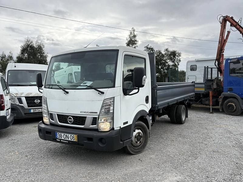 Usado Nissan Cabstar 134 HP (98 kW) 2014 Branco Pickup