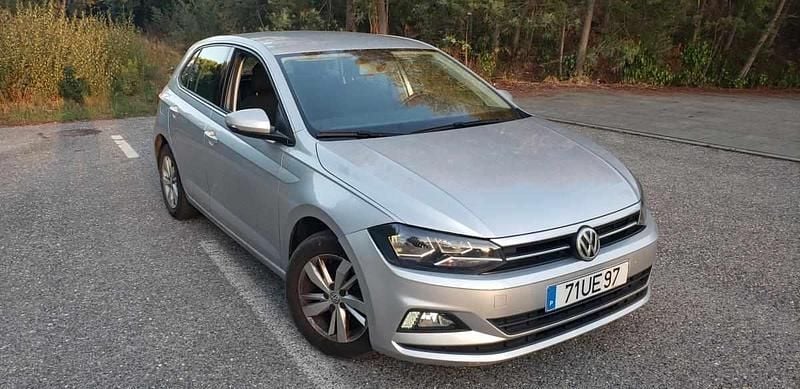 Usado VW Polo 76 HP (55 kW) 2018 Cinzento Citadino