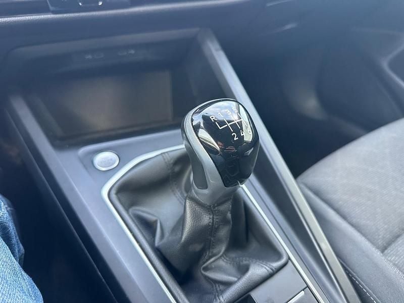 Usado VW Golf VIII Sportline 110 HP (80 kW) 2023 Cinza