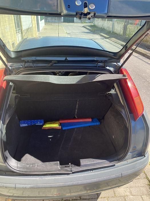 Usado Ford Focus 115 HP (84 kW) 2001 Sedan