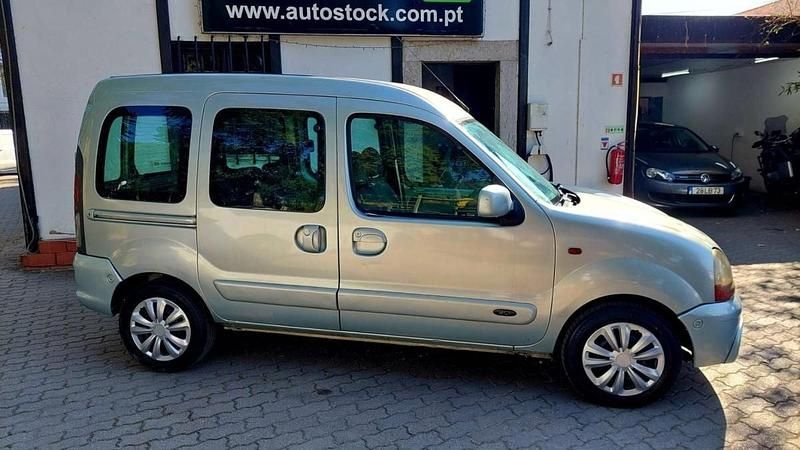 Usado Renault Kangoo Expression 65 HP (47 kW) 2002 Cinzento Monovolume