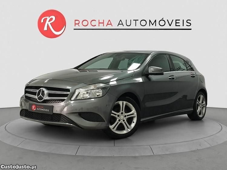 Cinza Usado 2014 Mercedes A180 Urban Citadino | € 15.499 (Preço justo) - Imagem 1/1