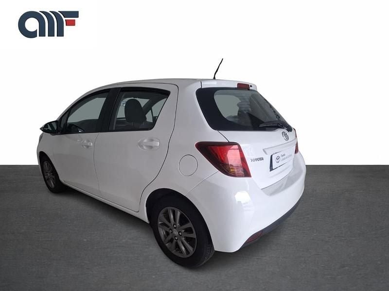 Usado Toyota Yaris Comfort 69 HP (50 kW) 2015 Branco Citadino