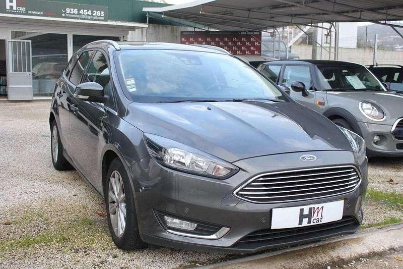 Usado Ford Focus Titanium 120 HP (88 kW) 2016 Cinza escuro Carrinha