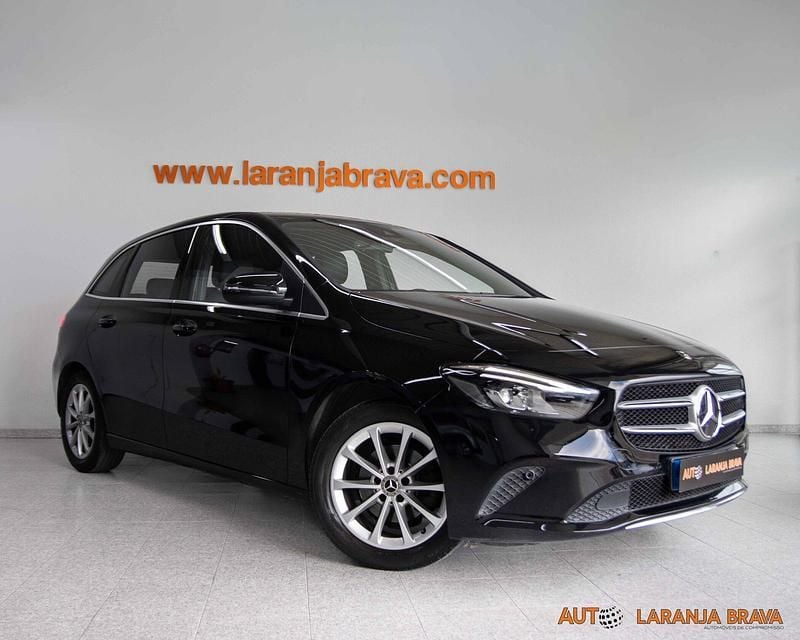 Usado Mercedes B180 Style 116 HP (85 kW) 2020 Preto Monovolume