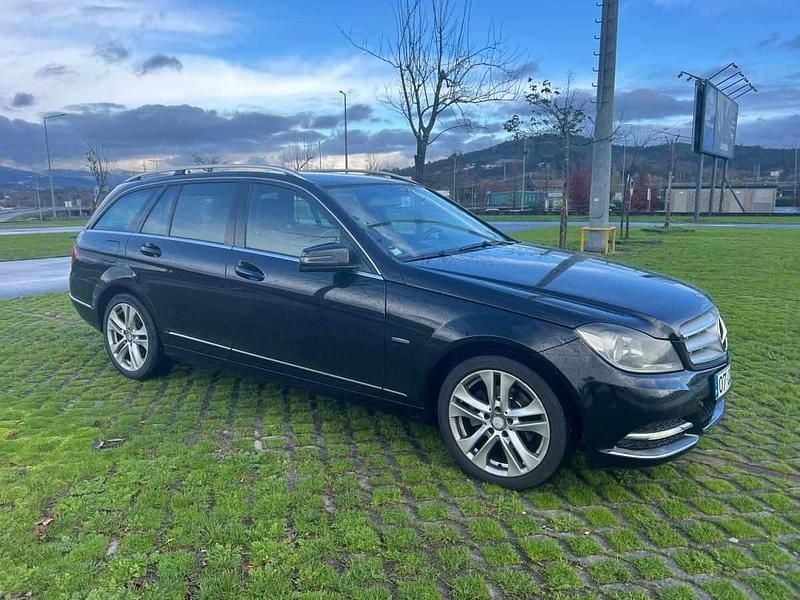 Usado Mercedes C180 120 HP (88 kW) 2011 Preto Carrinha