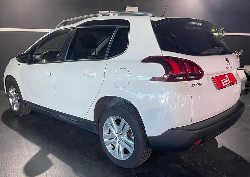 Usado Peugeot 2008 Active 83 HP (61 kW) 2018 Branco SUV