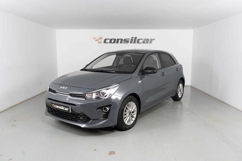 Cinza Usado 2022 Kia Rio Citadino | € 14.890 (Preço justo) - Imagem 1/4