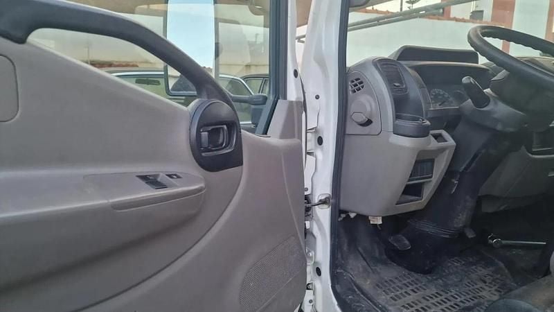 Usado Nissan Cabstar 130 HP (95 kW) 2008 Branco Pickup