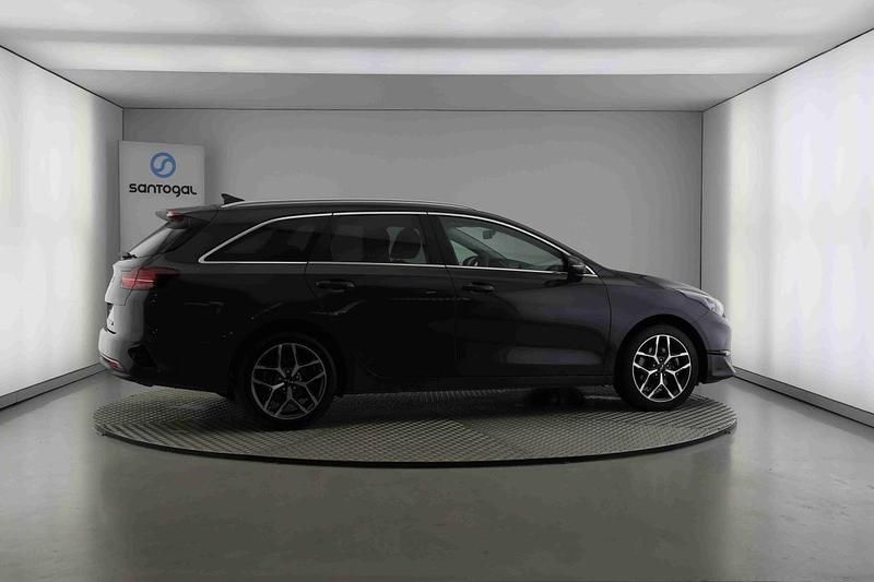 Cinzento Usado 2024 Kia Ceed Sportswagon Sport Carrinha | € 21.990 (Preço justo) - Imagem 1/4