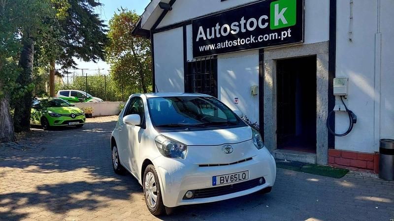Usado Toyota iQ 68 HP (50 kW) 2009 Branco Citadino