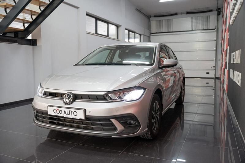 Usado VW Polo Life 95 HP (69 kW) 2022 Cinzento Citadino