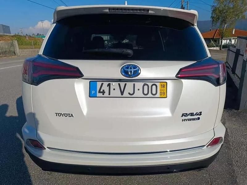 Usado Toyota RAV4 Comfort 197 HP (144 kW) 2018 Branco Carrinha