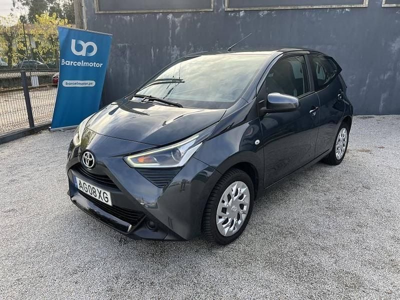 Cinzento Usado 2021 Toyota Aygo X-play Citadino | € 13.250 (Preço justo) - Imagem 1/4