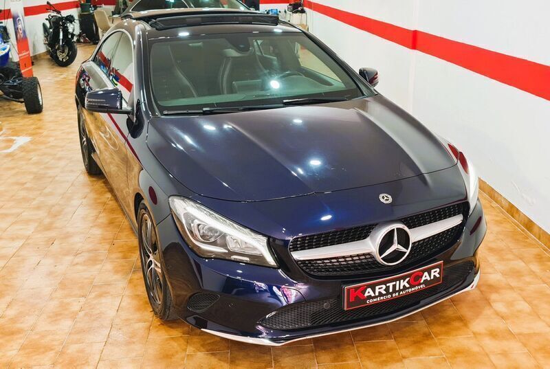 Azul Usado 2018 Mercedes CLA180 Sedan | € 21.999 (Preço justo) - Imagem 1/4