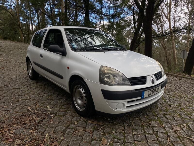 Usado Renault Clio II 65 HP (47 kW) 2004 Branco