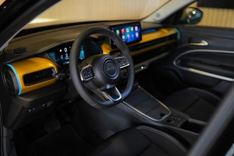 Usado Jeep Avenger EV 114 kW (156 HP) 2023 Cinzento SUV