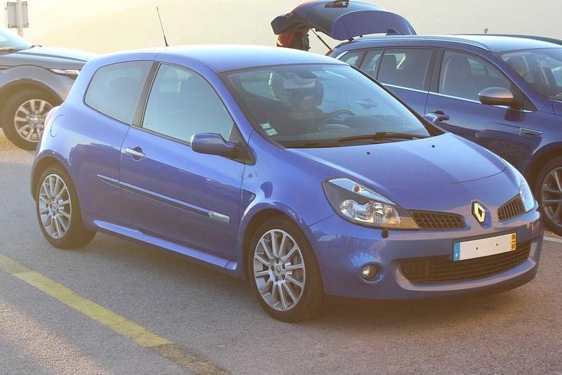 Usado Renault Clio III R.S. 197 HP (144 kW) 2006