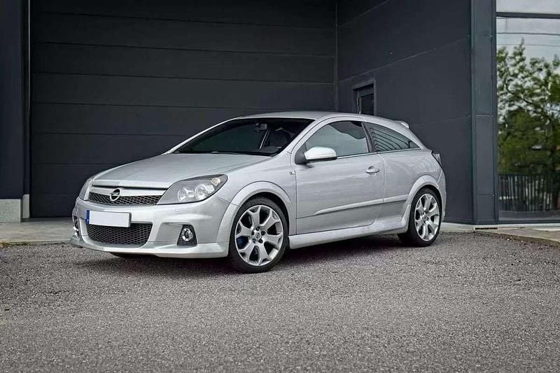 Cinza Usado 2008 Opel Astra GTC OPC Coupé | € 14.000 - Imagem 1/4