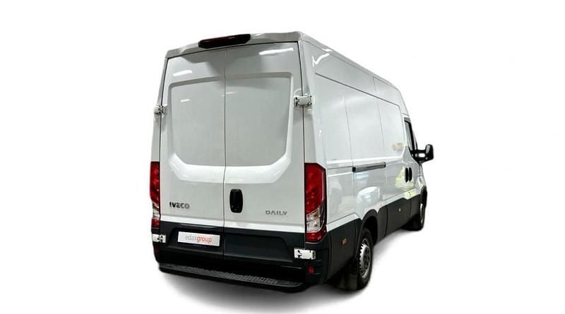 Usado Iveco Daily 136 HP (100 kW) 2022 Branco