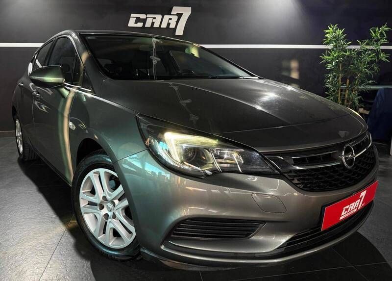 Usado Opel Astra Business Edition 105 HP (77 kW) 2019 Cinza