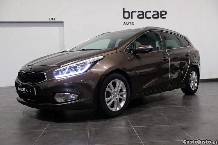 Castanho Usado 2013 Kia Ceed Sportswagon Carrinha | € 6.900 (Preço elevado) - Imagem 1/1