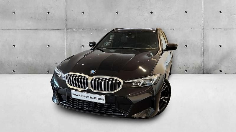 Preto sapphire metalizada Usado 2025 BMW 320 Comfort Edition Carrinha | € 46.900 (Caro) - Imagem 1/4