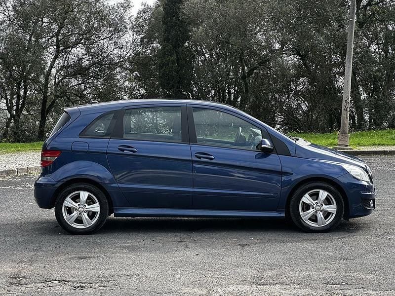 Usado Mercedes B180 136 HP (100 kW) 2009 Monovolume