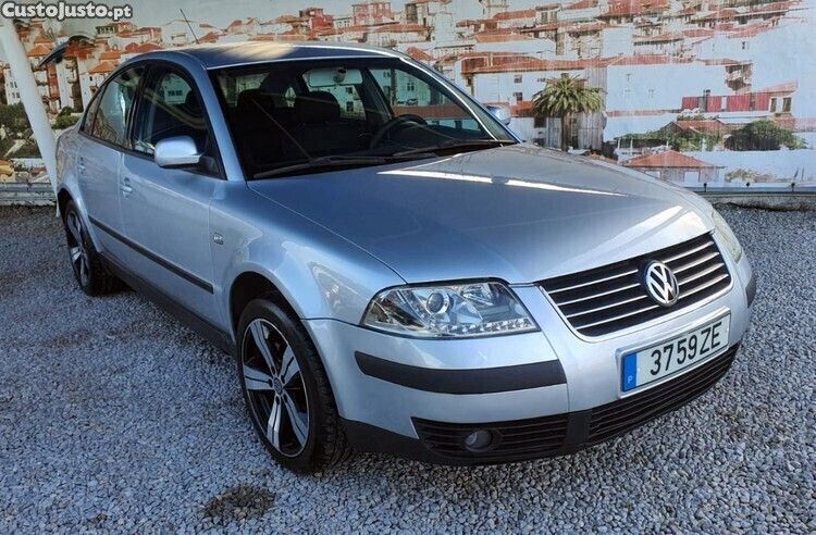 Cinza Usado 2001 VW Passat Sedan | € 4.950 - Imagem 1/1