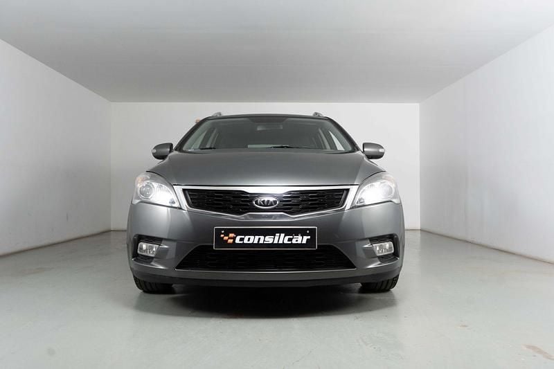 Usado Kia Ceed LX 90 HP (66 kW) 2010 Cinza Citadino