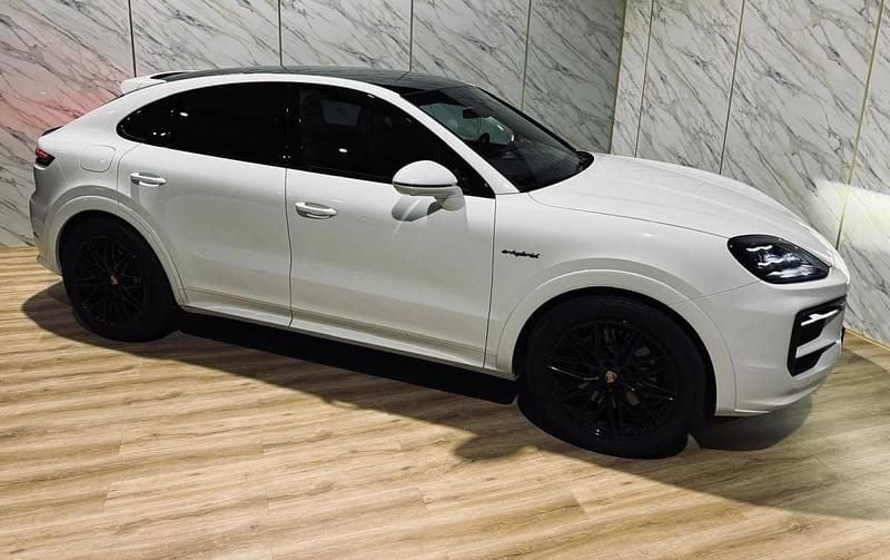 Usado Porsche Cayenne 470 HP (345 kW) 2024 Branco SUV
