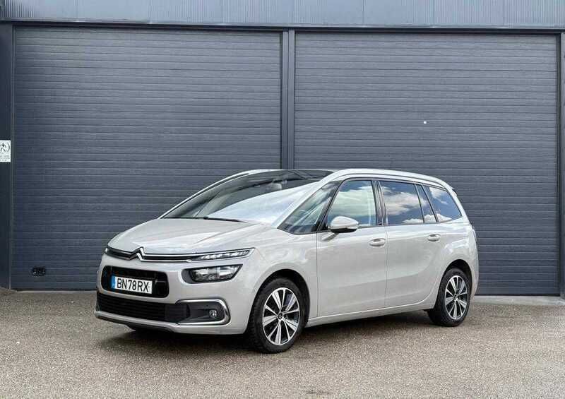 Cinzento Usado 2019 Citroën C4 Monovolume | € 17.500 (Preço justo) - Imagem 1/4