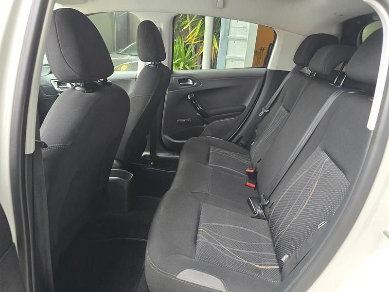 Usado Peugeot 208 68 HP (50 kW) 2014 Branco Citadino