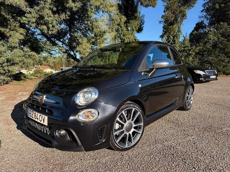 Usado Abarth 595C 165 HP (121 kW) 2019 Preto Cabrios