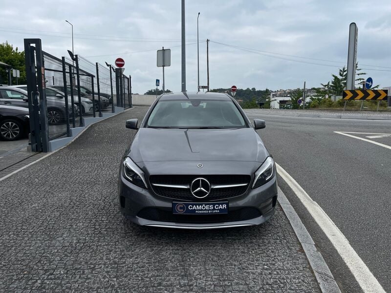 Usado Mercedes A180 Style 109 HP (80 kW) 2018 Cinza