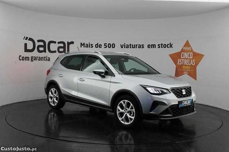 Cinza Usado 2023 Seat Arona FR SUV | € 17.399 (Preço justo) - Imagem 1/1