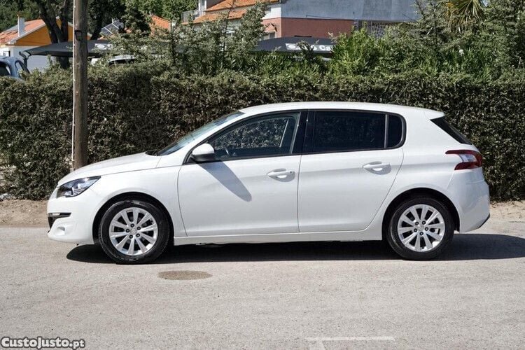 Branco Usado 2016 Peugeot 308 Style Sedan | € 9.990 (Preço justo) - Imagem 1/1