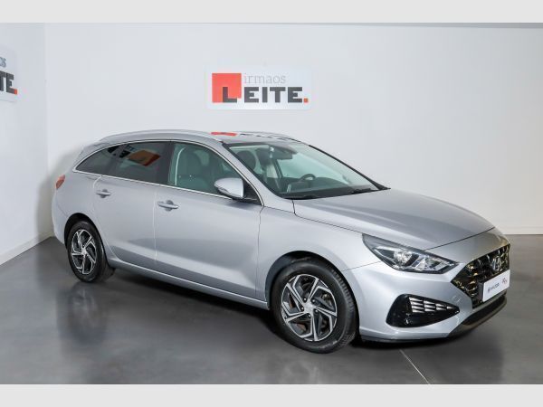 Shimmering silver (metalizado) Usado 2021 Hyundai i30 Style Carrinha | € 20.990 (Caro) - Imagem 1/4