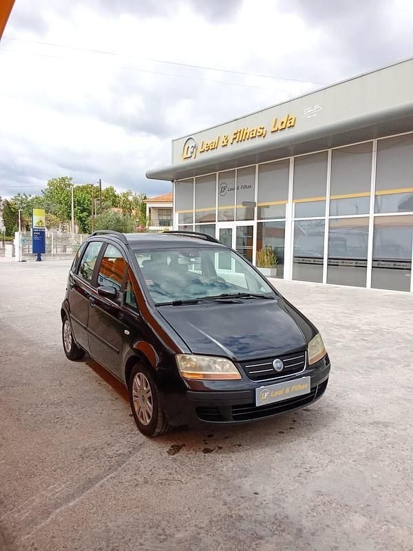 Azul Usado 2006 Fiat Idea Dynamic Monovolume | € 4.700 - Imagem 1/4