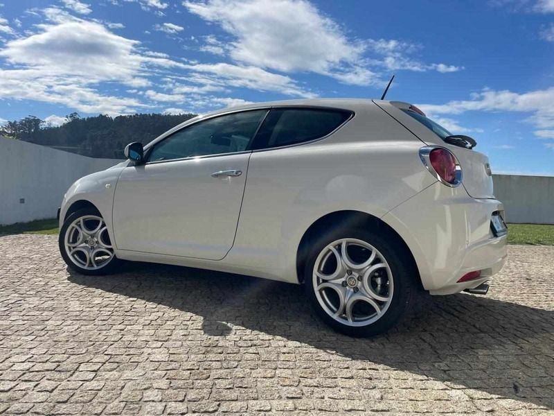Branco Usado 2009 Alfa Romeo MiTo Citadino | € 7.750 (Preço justo) - Imagem 1/4