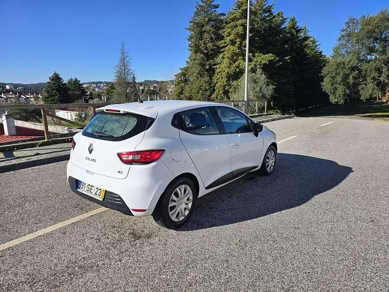 Usado Renault Clio IV Zen 75 HP (55 kW) 2016 Sedan