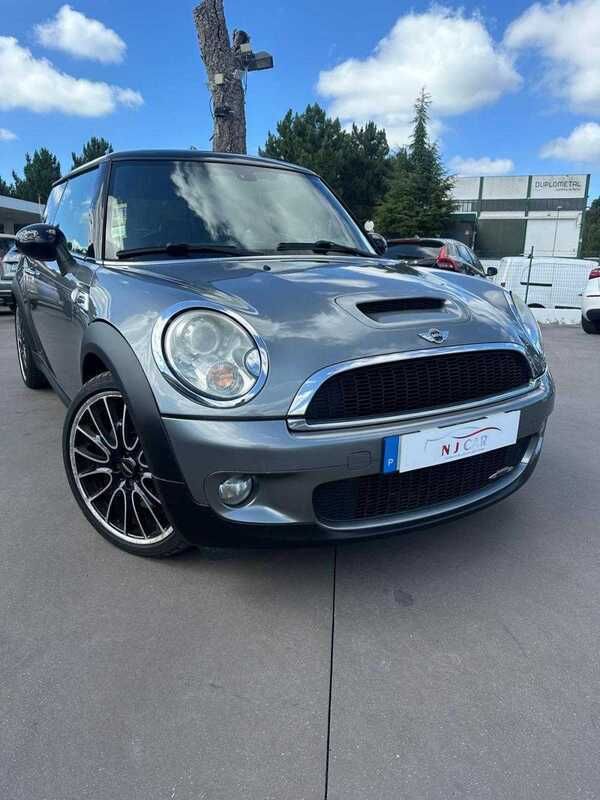 Cinzento Usado 2009 Mini John Cooper Works Coupé Coupé | € 15.500 - Imagem 1/4