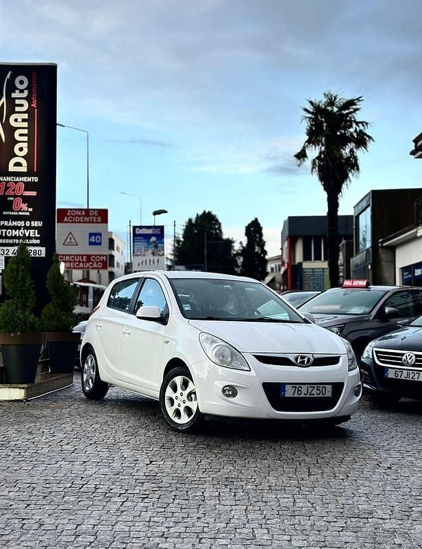 Branco Usado 2010 Hyundai i20 Comfort Citadino | € 4.495 - Imagem 1/4