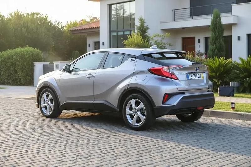Usado Toyota C-HR Comfort 122 HP (89 kW) 2019 Prateado SUV
